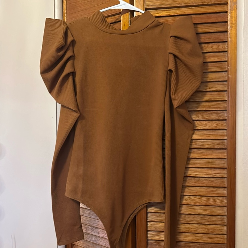 Brown bodysuit w/ detailed puff sleeves